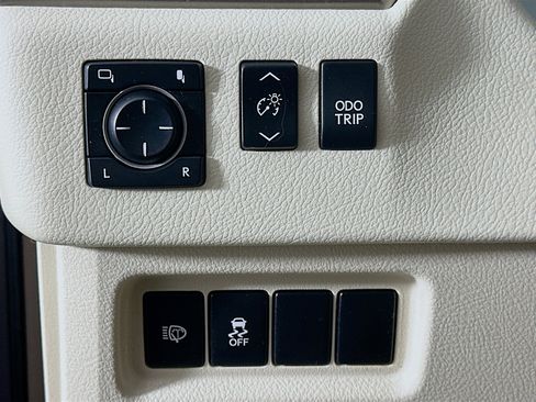 Used 2014 Lexus GX 460 image 17