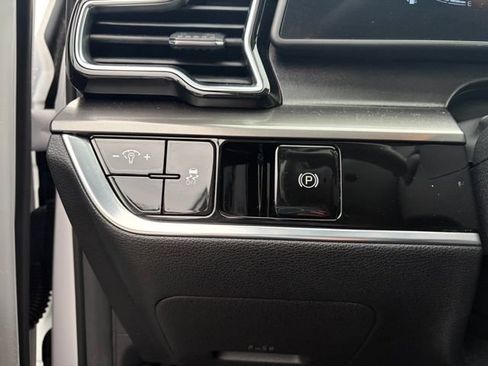 Certified 2023 Kia Sportage EX image 25