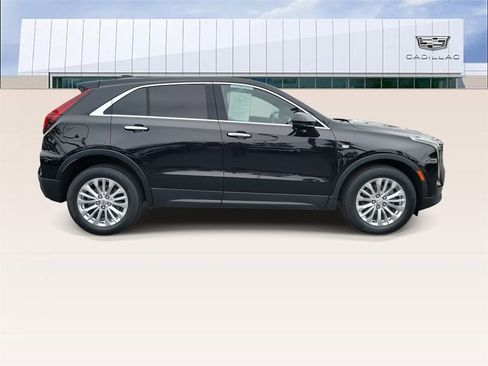 Certified 2024 Cadillac XT4 Luxury w/ Cold Weather Package image 9