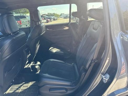 Used 2023 Jeep Grand Cherokee L Laredo RWD image 10
