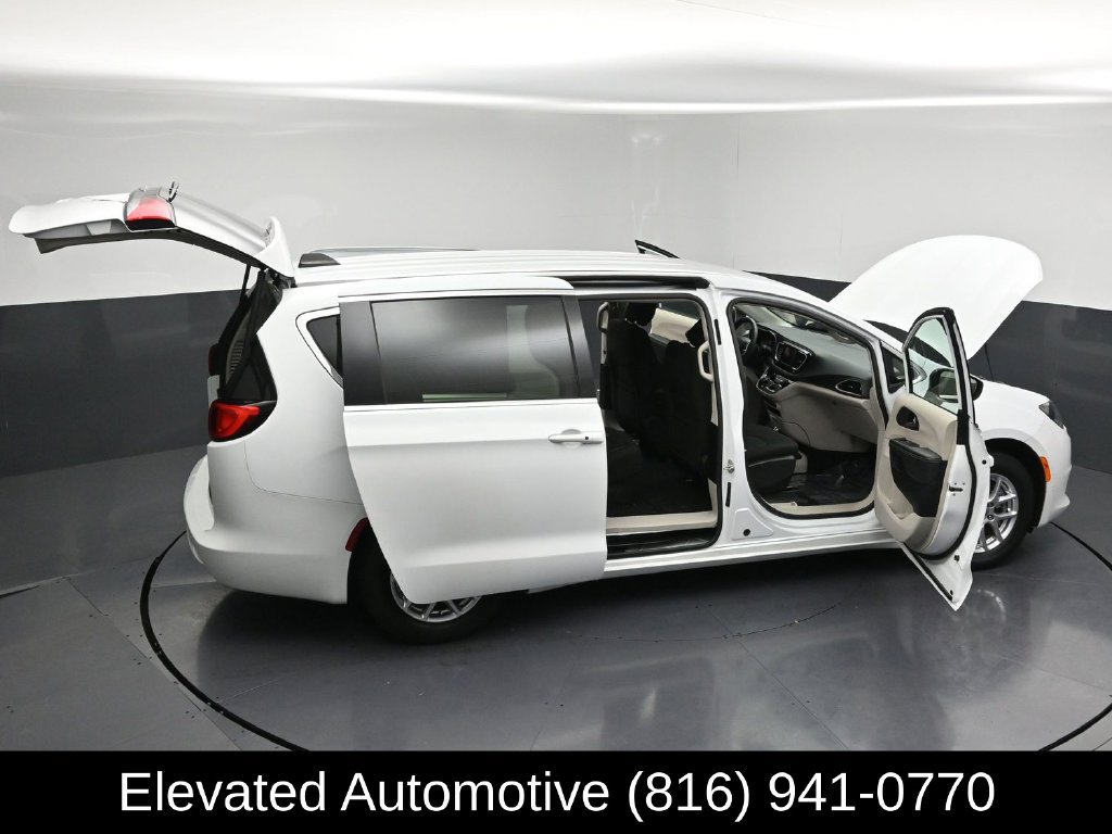 Used 2023 Chrysler Voyager LX FWD image 31