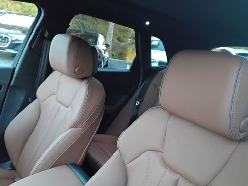 Certified 2025 Audi Q5 e Premium Plus w/ Premium Plus Package image 19