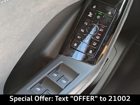 New 2025 Audi SQ6 e-tron Premium Plus image 24