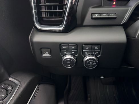 Certified 2023 GMC Sierra 1500 Denali w/ Technology Package AWD/4WD image 17