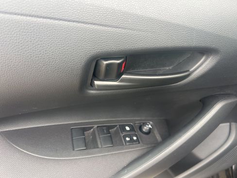 Used 2025 Toyota Corolla LE image 20