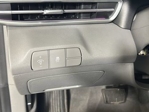 Used 2025 Hyundai Elantra SEL FWD image 19