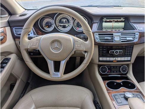 Used 2013 Mercedes-Benz CLS 550 4MATIC w/ Premium I Pkg image 26