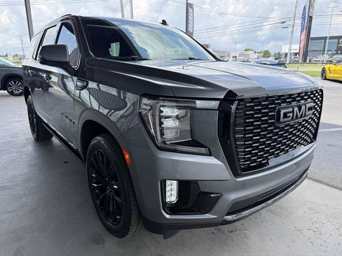 Used 2022 GMC Yukon Denali w/ Advanced Technology Package AWD/4WD image 3