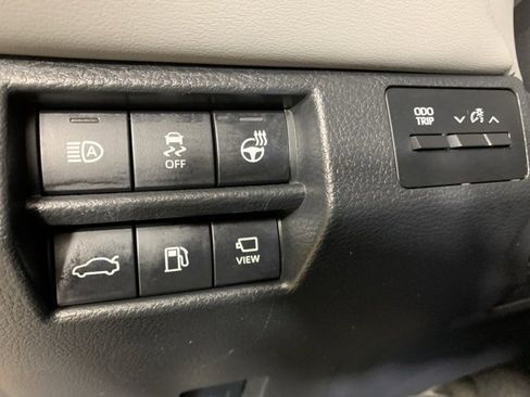 Used 2019 Toyota Avalon Limited image 18