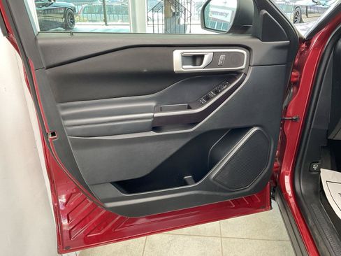 Used 2020 Ford Explorer XLT AWD/4WD image 9