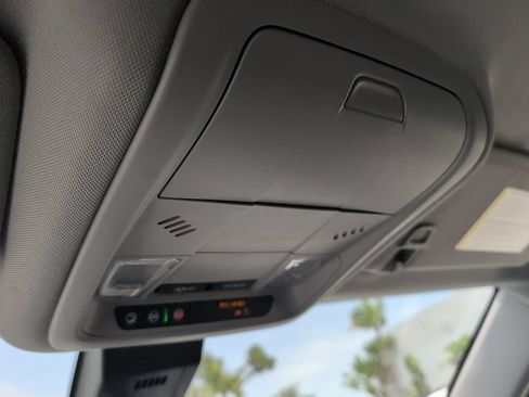 Used 2024 Chevrolet Equinox LT FWD image 20