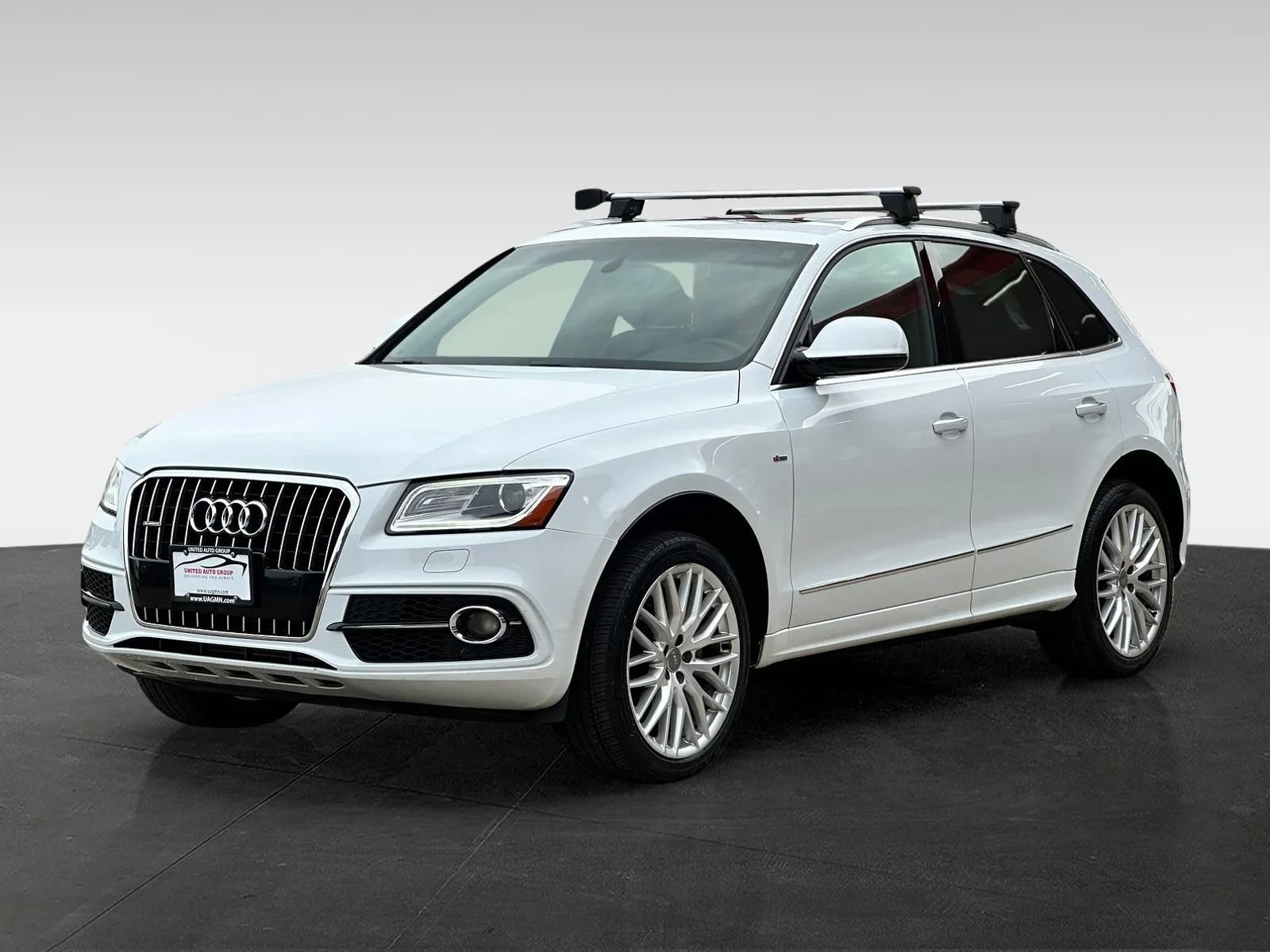 Used 2017 Audi Q5 2.0T Premium Plus w/ Technology Package AWD/4WD image 3
