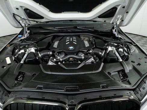 Used 2022 BMW 750i xDrive 750i xDrive w/ Luxury Rear Seating Package image 32