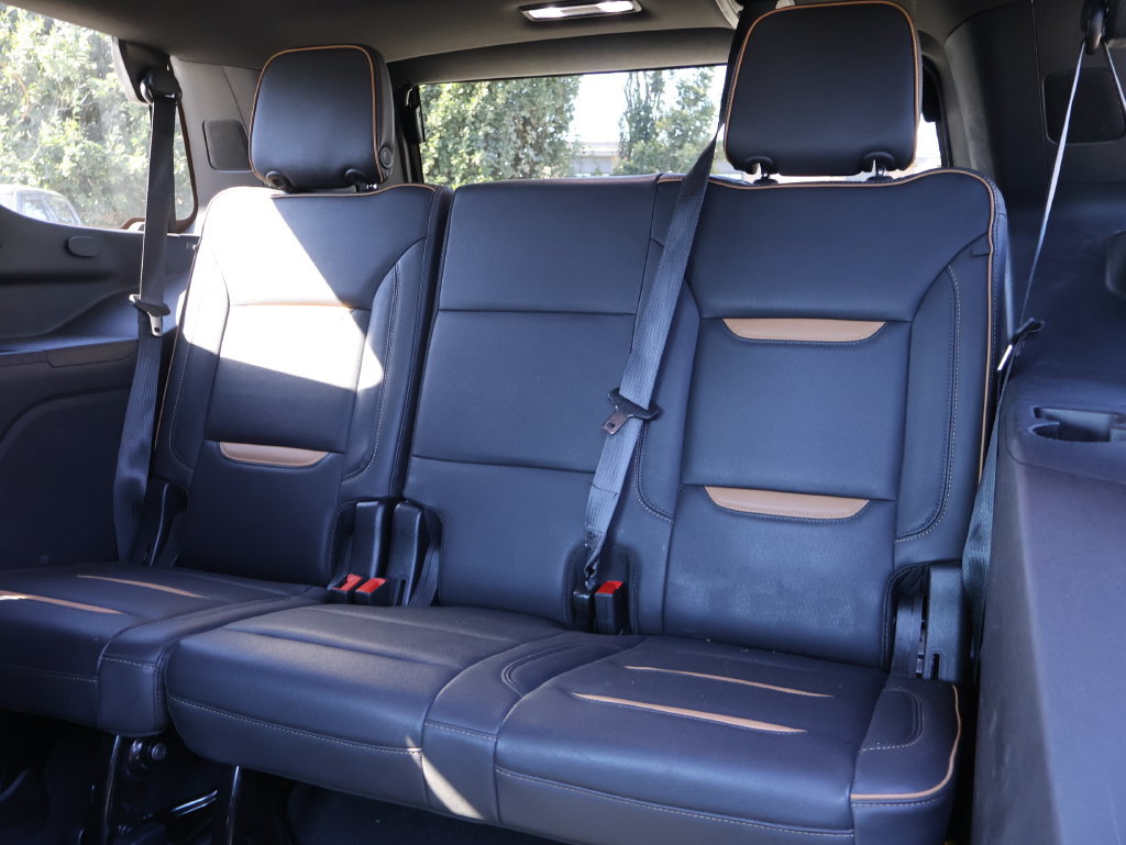 Used 2024 GMC Yukon AT4 w/ AT4 Premium Package AWD/4WD image 11