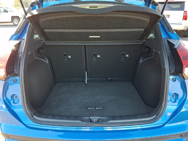 Used 2023 Nissan Kicks SR w/ SR Premium Package FWD image 28