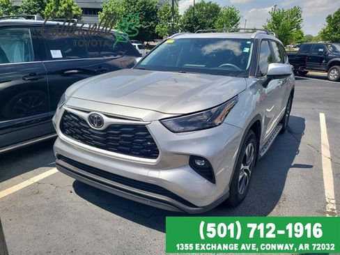 Used 2023 Toyota Highlander XLE FWD image 1