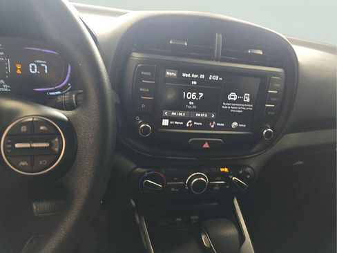 Used 2025 Kia Soul LX w/ LX Technology Package FWD image 13