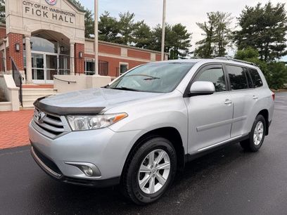 Used 2011 Toyota Highlander SE w/ Tow Pkg