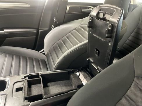 Used 2017 Ford Fusion SE w/ Fusion SE Technology Package image 21