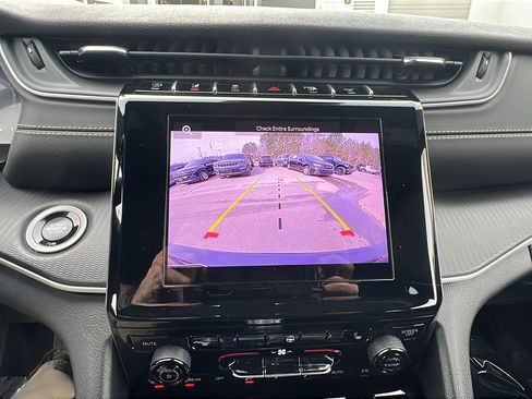 Used 2025 Jeep Grand Cherokee L Altitude image 35