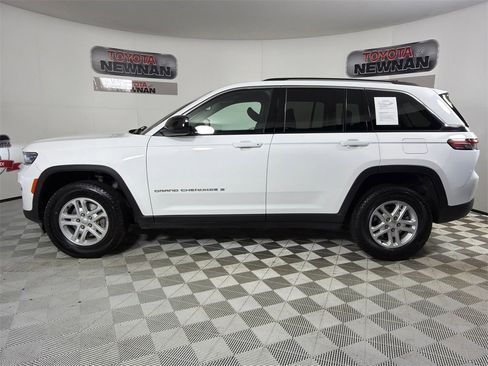 Used 2023 Jeep Grand Cherokee Laredo image 6