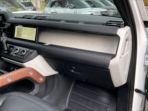 Used 2024 Land Rover Defender 110 S image 17