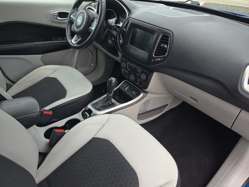 Used 2018 Jeep Compass Latitude w/ Popular Equipment Group FWD image 15