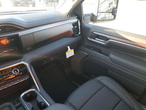 New 2026 GMC Sierra 2500 Denali w/ Denali Reserve Package image 11