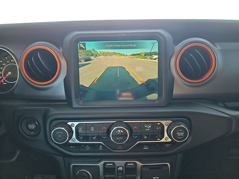 Used 2022 Jeep Gladiator Mojave w/ Cold Weather Group AWD/4WD image 23