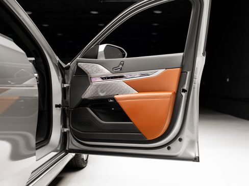 Used 2023 BMW i7 xDrive60 image 58