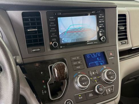 Used 2020 Toyota Sienna XLE w/ XLE Navigation Package image 20