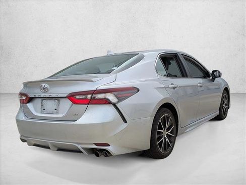 Used 2021 Toyota Camry SE image 5