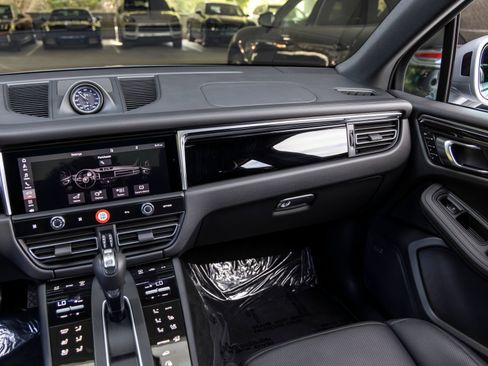 Certified 2026 Porsche Macan AWD/4WD image 48