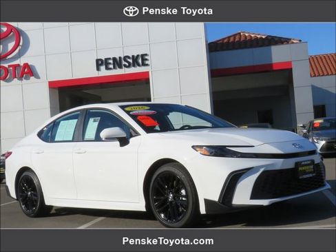 Certified 2026 Toyota Camry SE image 1