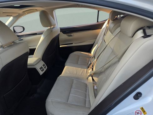 Used 2016 Lexus ES 350 w/ Luxury Package w/Wood Trim FWD image 21