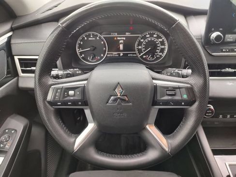 Used 2023 Mitsubishi Outlander SE FWD image 11