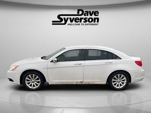 Used 2014 Chrysler 200 Limited image 2