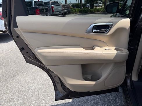 Used 2016 Nissan Pathfinder SL w/ SL Premium Package FWD image 15