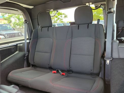 Used 2019 Jeep Wrangler Rubicon AWD/4WD image 14