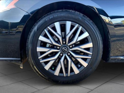 Used 2025 Nissan Altima 2.5 SV image 11