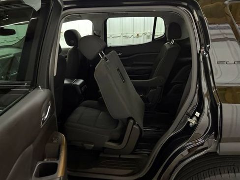 Used 2023 GMC Acadia SLE w/ Driver Convenience Package AWD/4WD image 26
