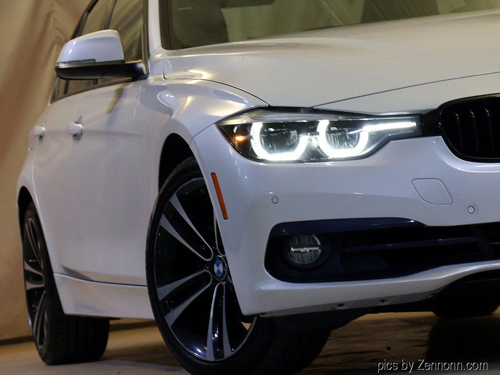 Used 2018 BMW 330i xDrive Sedan w/ Convenience Package AWD/4WD image 4