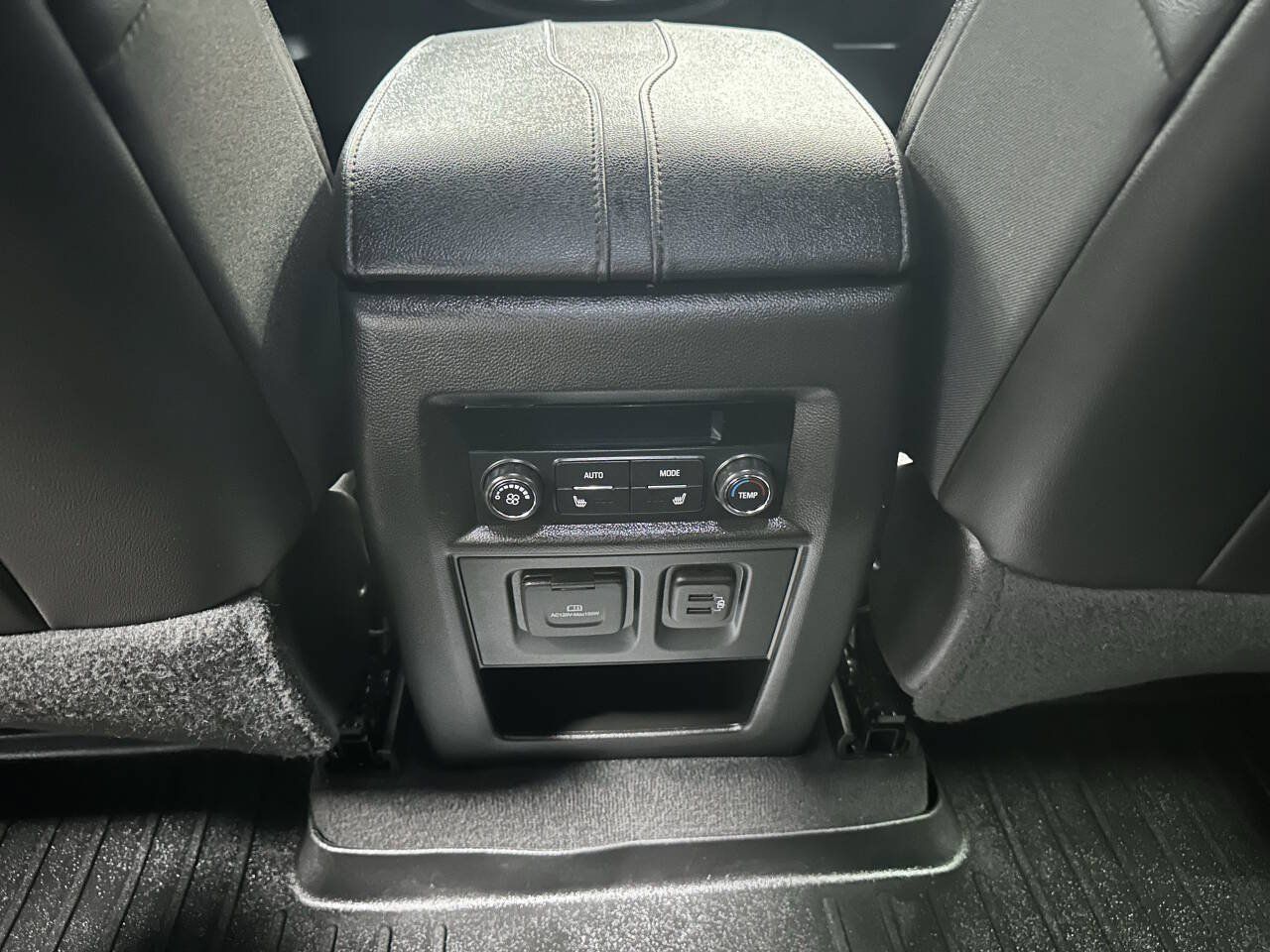 Used 2023 Chevrolet Traverse High Country w/ LPO, Cargo Package AWD/4WD image 13