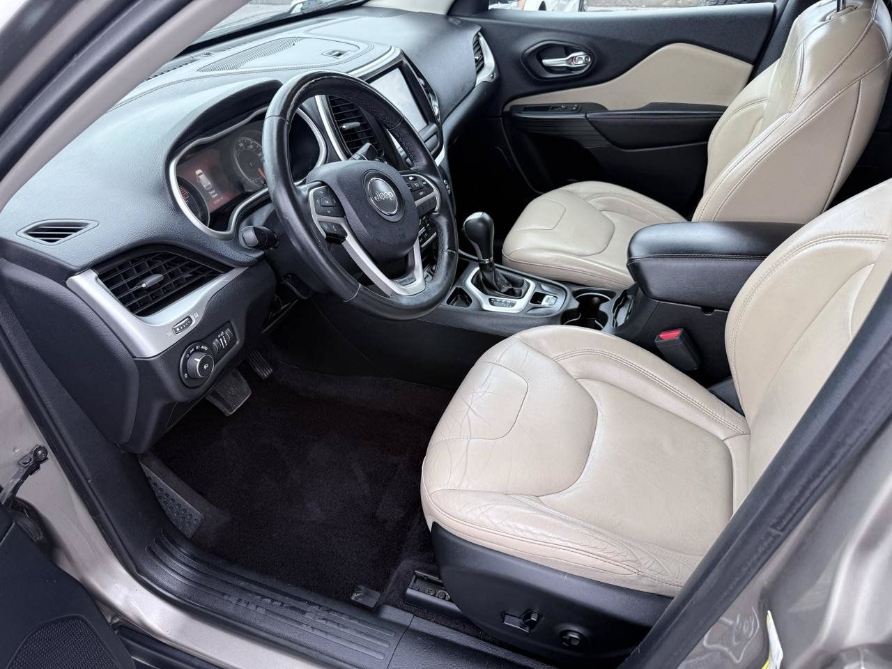 Used 2016 Jeep Cherokee Limited FWD image 9