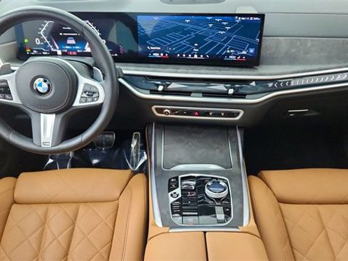 Used 2025 BMW X7 xDrive40i w/ M Sport Package image 39