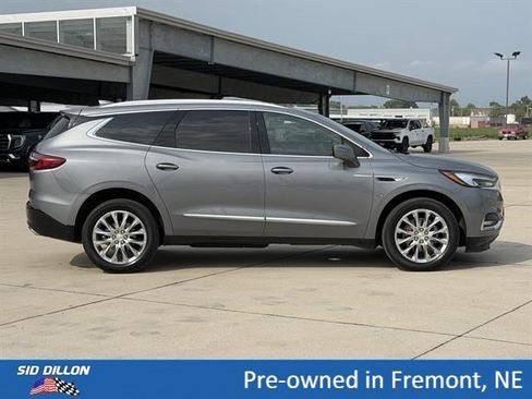 Used 2021 Buick Enclave Premium w/ Sun and Sites Package AWD/4WD image 3