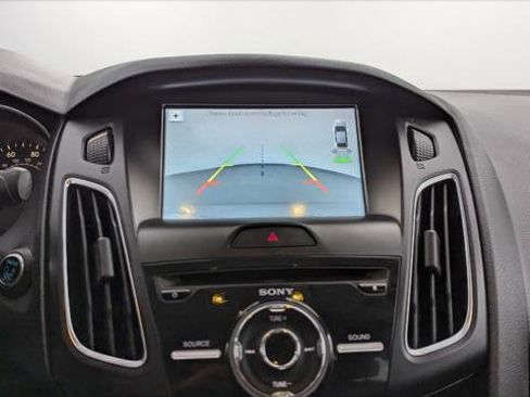 Used 2016 Ford Focus Titanium w/ Titanium Technology Package image 27