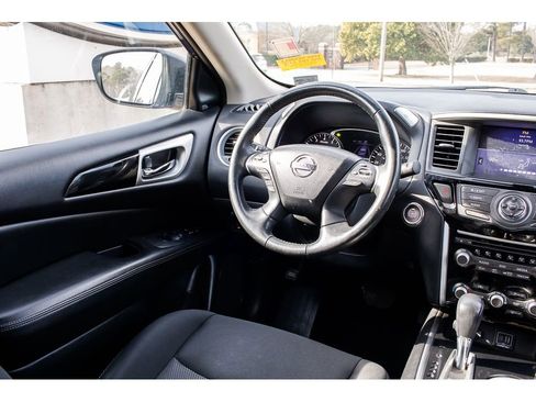 Used 2019 Nissan Pathfinder SV image 13