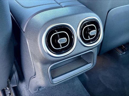 Used 2025 Mercedes-Benz GLC 43 AMG 4MATIC image 32