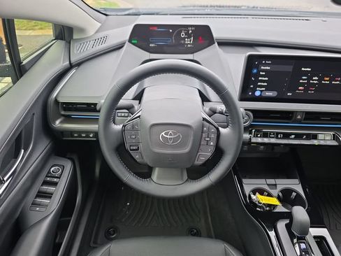 Used 2025 Toyota Prius FWD image 14